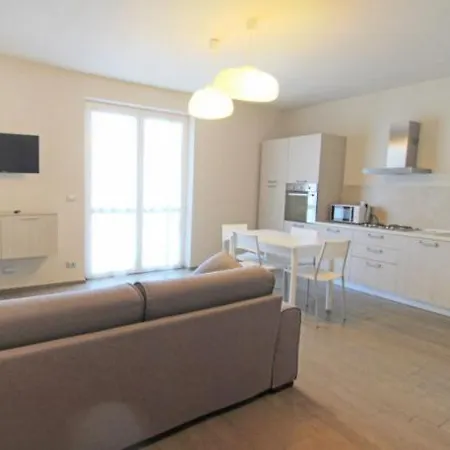 Area123 アパート ディアーノ・マリーナ